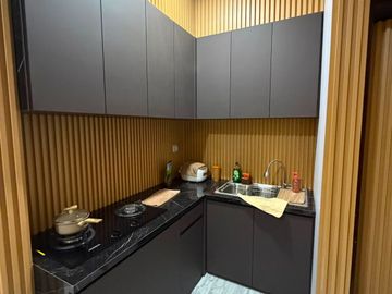 Disewakan rumah pik 2 tahap 2 full renov design inter lantai granit tinggal bawa koper siap huni