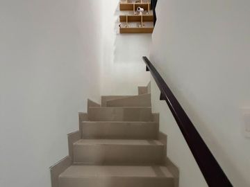 Disewakan rumah pik 2 tahap 2 full renov design inter lantai granit tinggal bawa koper siap huni