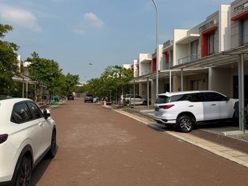 Disewakan rumah pik 2 tahap 2 full renov design inter lantai granit tinggal bawa koper siap huni