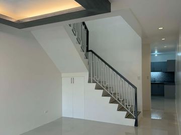 House and Lot for Sale in Pulang Lupa Dos Las pinas Modern Brandnew -MD