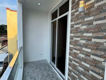 House and Lot for Sale in Pulang Lupa Dos Las pinas Modern Brandnew -MD