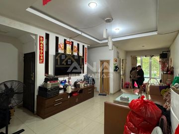 ANA RUMAH CANTIK UK 5X17M DI JELAMBAR