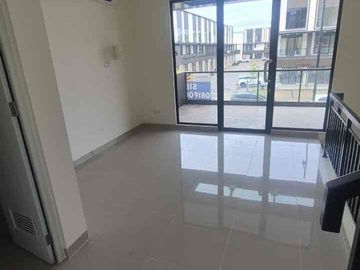 ruko sorrento grande west disewakan sangat cocok buka usaha dll