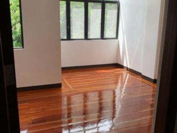 For Sale! Preowned Townhouse in Kamuning with 90sqm Lot Area -AJCQ