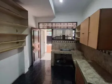 Dijual Rumah Hoek Premium di Tebet Barat - LT 570 m², Jalan 2 Arah, Cocok Hunian & Usaha Kuliner