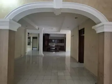 Dijual Rumah Hoek Premium di Tebet Barat - LT 570 m², Jalan 2 Arah, Cocok Hunian & Usaha Kuliner