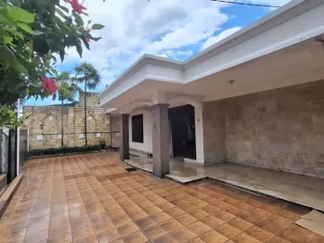 Dijual Rumah Hoek Premium di Tebet Barat - LT 570 m², Jalan 2 Arah, Cocok Hunian & Usaha Kuliner