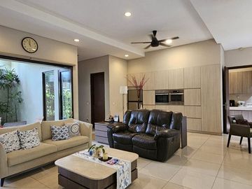 DIjual Rumah mewah di De Park Cluster Heliconia BSD City - Tangerang Selatan