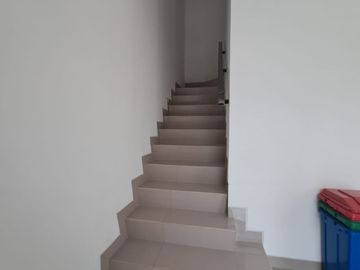 Disewakan rumah pik 2 cluster bagus siap huni dan bawa koper