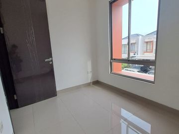 Disewakan rumah pik 2 cluster bagus siap huni dan bawa koper