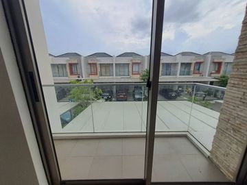 Disewakan rumah pik 2 cluster bagus siap huni dan bawa koper