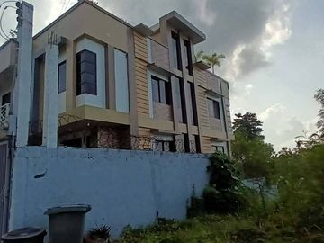 FOR SALE | Elegant 3-Storey House with Private Swimming Pool in Newtown Estates, Pardo, Cebu City Lot Area 196 SQM