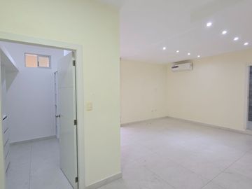 Alquiler Departamento 250m² 4 Dormitorios con Baño en Centro de Guayaquil Ideal Familias $700