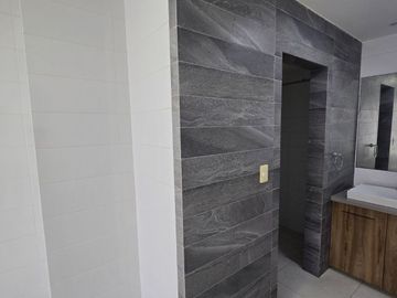 Alquiler Departamento 250m² 4 Dormitorios con Baño en Centro de Guayaquil Ideal Familias $700