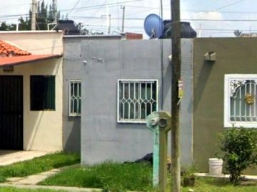 CASA EN JALISCO  AMPLIA, ACABADOS DE LUJO, CUENTA CON TODOS LOS SERVICIOS Y AMENIDADES.