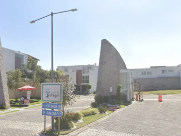 CASA EN VENTA EN FRACC. RBOLEDAS DEL PEDREGAL, PUEBLA