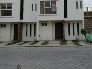CASA EN VENTA EN FRACC. RBOLEDAS DEL PEDREGAL, PUEBLA