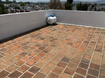 CASA EN VENTA EN FRACC. RBOLEDAS DEL PEDREGAL, PUEBLA