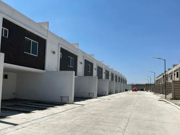 CASA EN VENTA EN FRACC. RBOLEDAS DEL PEDREGAL, PUEBLA