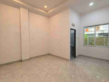 Wilson Rumah baru 2 lantai uk 8x12 di simprug poris