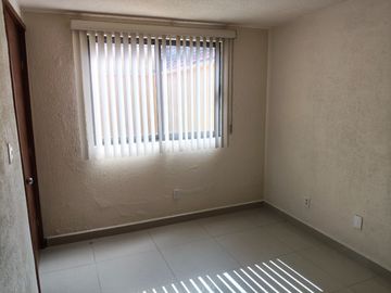 EXCELENTE CASA DE UN PISO EN LA FLORIDA - SATÉLITE, 3 RECÁMARAS, 2.5 BAÑOS, 2 AUTOS, JARDÍN