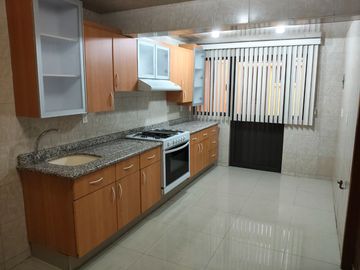 EXCELENTE CASA DE UN PISO EN LA FLORIDA - SATÉLITE, 3 RECÁMARAS, 2.5 BAÑOS, 2 AUTOS, JARDÍN