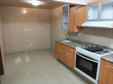 EXCELENTE CASA DE UN PISO EN LA FLORIDA - SATÉLITE, 3 RECÁMARAS, 2.5 BAÑOS, 2 AUTOS, JARDÍN