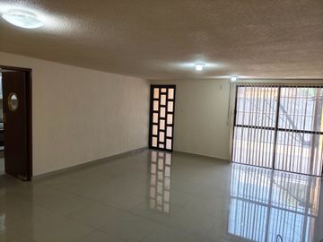 EXCELENTE CASA DE UN PISO EN LA FLORIDA - SATÉLITE, 3 RECÁMARAS, 2.5 BAÑOS, 2 AUTOS, JARDÍN