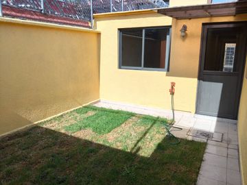 EXCELENTE CASA DE UN PISO EN LA FLORIDA - SATÉLITE, 3 RECÁMARAS, 2.5 BAÑOS, 2 AUTOS, JARDÍN