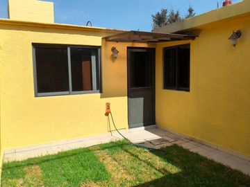 EXCELENTE CASA DE UN PISO EN LA FLORIDA - SATÉLITE, 3 RECÁMARAS, 2.5 BAÑOS, 2 AUTOS, JARDÍN
