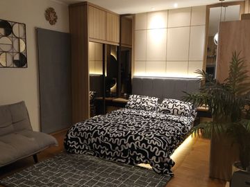 DIJUAL / DISEWAKAN Rumah 3 Lantai Full Furnished dengan Interior Cantik di BSD (Vanya Park)
