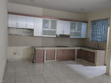 Dijual Rumah di Taman Kebon Jeruk Intercon, Jakarta Barat