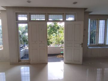Dijual Rumah di Taman Kebon Jeruk Intercon, Jakarta Barat