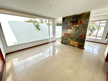 CASA EN VENTA INDEPENDIENTE TUMBACO VILLA VEGA