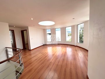 CASA EN VENTA INDEPENDIENTE TUMBACO VILLA VEGA