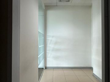 JUAL CEPAT OFFICE SPACE SEMI FURNISHED SIAP BEROPERASI DI WISMA BCA BSD