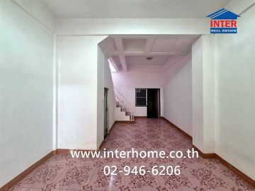 Two-story townhouse, 16 sq.wa., Chat Phailin Village, Lad Lum Kaeo, near the Provincial Waterworks Authority of Pathum Thani, Pathum Thani Hospital, K