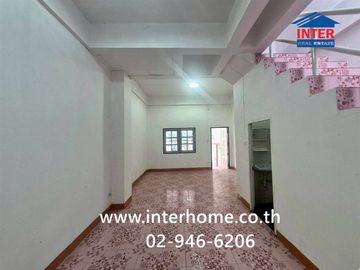 Two-story townhouse, 16 sq.wa., Chat Phailin Village, Lad Lum Kaeo, near the Provincial Waterworks Authority of Pathum Thani, Pathum Thani Hospital, K