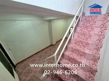 Two-story townhouse, 16 sq.wa., Chat Phailin Village, Lad Lum Kaeo, near the Provincial Waterworks Authority of Pathum Thani, Pathum Thani Hospital, K