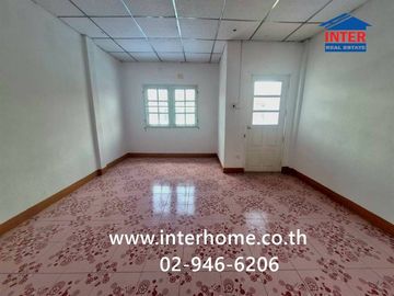 Two-story townhouse, 16 sq.wa., Chat Phailin Village, Lad Lum Kaeo, near the Provincial Waterworks Authority of Pathum Thani, Pathum Thani Hospital, K