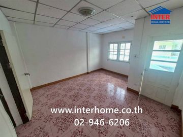 Two-story townhouse, 16 sq.wa., Chat Phailin Village, Lad Lum Kaeo, near the Provincial Waterworks Authority of Pathum Thani, Pathum Thani Hospital, K