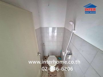 Two-story townhouse, 16 sq.wa., Chat Phailin Village, Lad Lum Kaeo, near the Provincial Waterworks Authority of Pathum Thani, Pathum Thani Hospital, K
