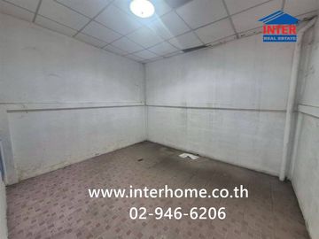 Two-story townhouse, 16 sq.wa., Chat Phailin Village, Lad Lum Kaeo, near the Provincial Waterworks Authority of Pathum Thani, Pathum Thani Hospital, K
