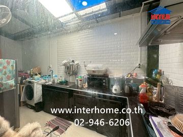 Two-story townhome, 20.1 sq.wah, Chat Luang 17 Village, Rangsit-Khlong 3, near Thai Somboon Market Rangsit-Khlong 3, Khukot-Khlong Luang Road, Khlong