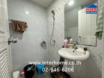 Two-story townhome, 20.1 sq.wah, Chat Luang 17 Village, Rangsit-Khlong 3, near Thai Somboon Market Rangsit-Khlong 3, Khukot-Khlong Luang Road, Khlong