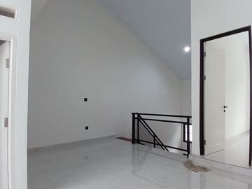 Dijual Rumah Minimalis 2.5 Lantai Turun Harga Brand New Di Delatinos BSD