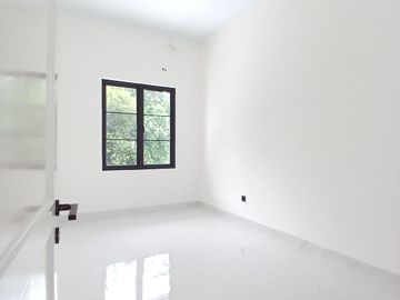 Dijual Rumah Minimalis 2.5 Lantai Turun Harga Brand New Di Delatinos BSD