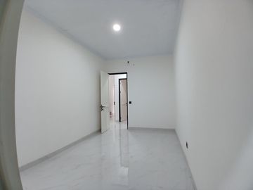 Dijual Rumah Minimalis 2.5 Lantai Turun Harga Brand New Di Delatinos BSD
