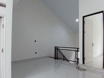 Dijual Rumah Minimalis 2.5 Lantai Turun Harga Brand New Di Delatinos BSD