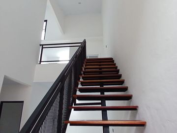 Dijual Rumah Minimalis 2.5 Lantai Turun Harga Brand New Di Delatinos BSD
